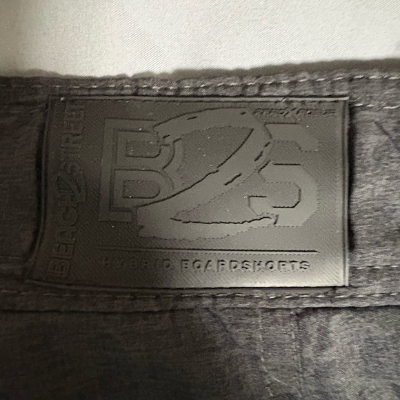 ZeroXposur Men's Charcoal Cargo board Shorts with Red Drawstring - Picture 5 of 6